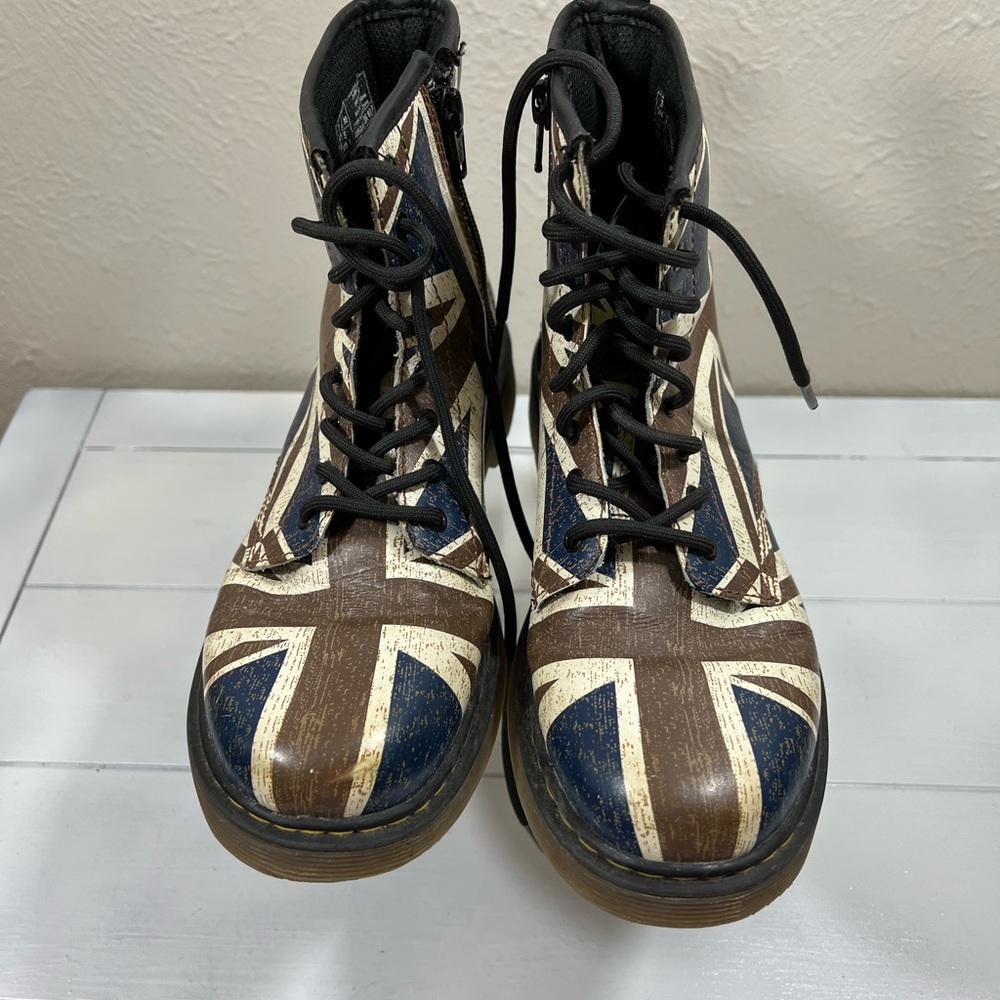 Dr Martens Delaney Union Jack boot size US 4